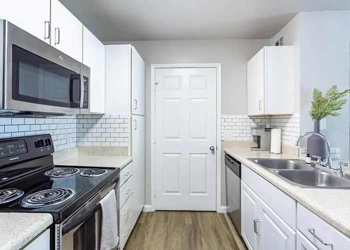 Landing Incredible 1bd Game Clubhouse Apartment